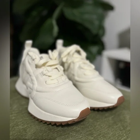 DKNY woman cream/ white sneakers, size 5.5 NWOT - Picture 8 of 12